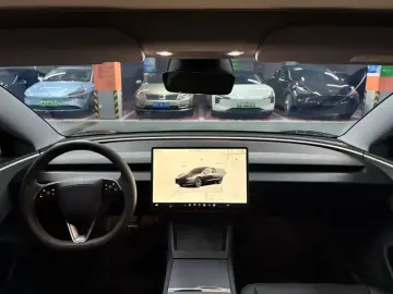 2023 Tesla Model 3 с пробегом 27 800 км