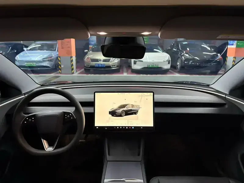 2023 Tesla Model 3 с пробегом 27 800 км
