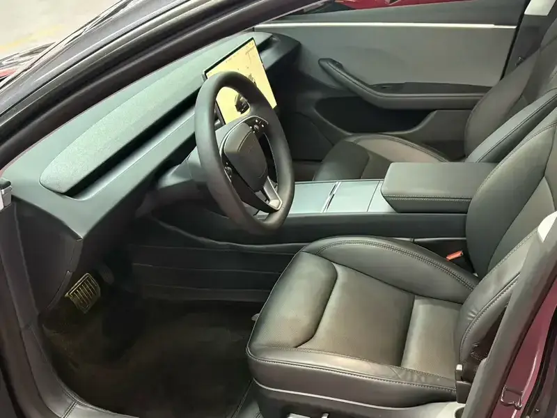 2023 Tesla Model 3 с пробегом 27 800 км
