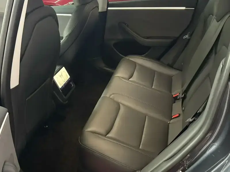 2023 Tesla Model 3 с пробегом 27 800 км