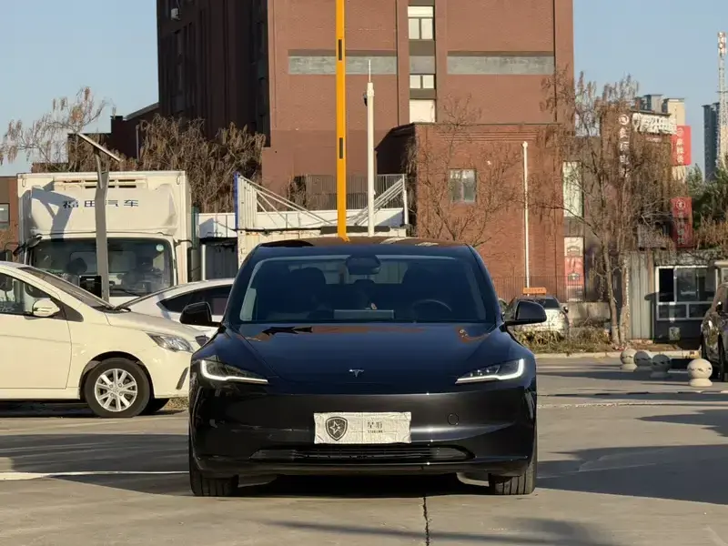 2023 Tesla Model 3 с пробегом 56 000 км
