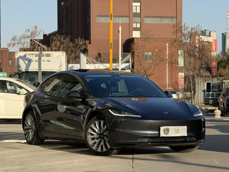 2023 Tesla Model 3 с пробегом 56 000 км