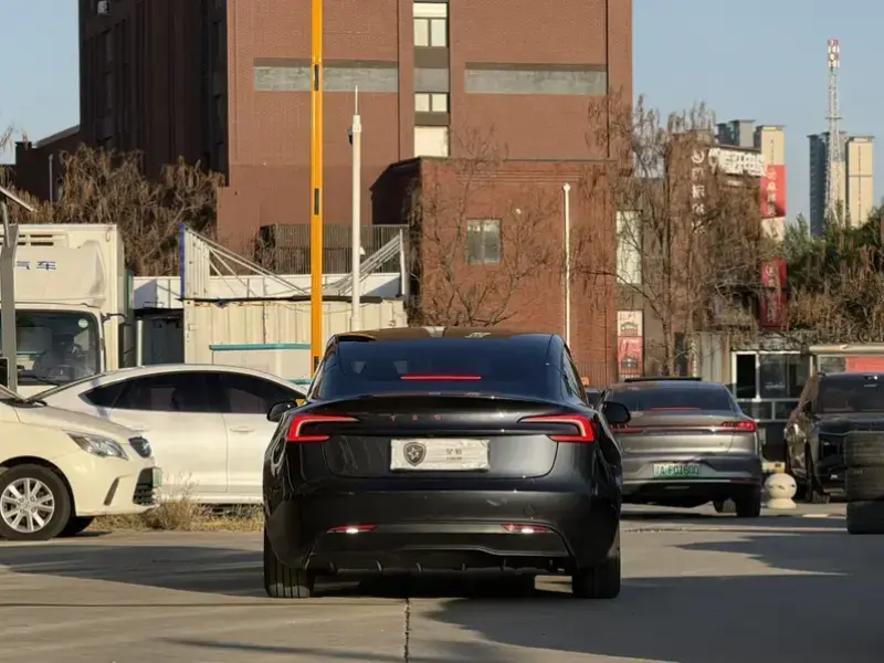 2023 Tesla Model 3 с пробегом 56 000 км