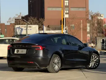 2023 Tesla Model 3 с пробегом 56 000 км