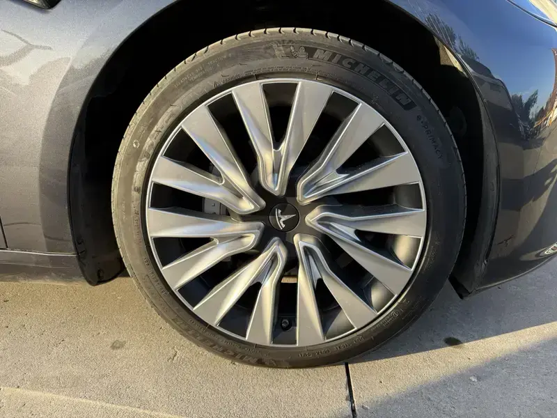 2023 Tesla Model 3 с пробегом 56 000 км