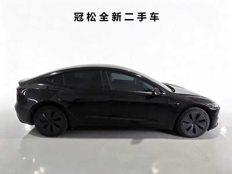 2023 Tesla Model 3 с пробегом 28 000 км