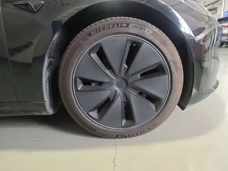 2023 Tesla Model 3 с пробегом 28 000 км