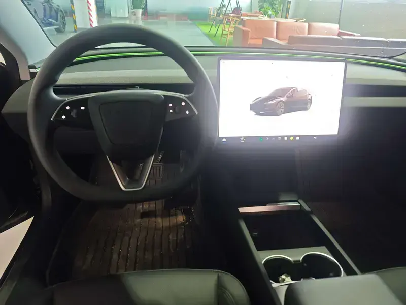 2023 Tesla Model 3 с пробегом 28 000 км