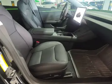 2023 Tesla Model 3 с пробегом 28 000 км