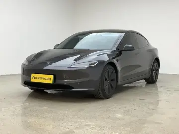 2025 Tesla Model 3 с пробегом 11 900 км