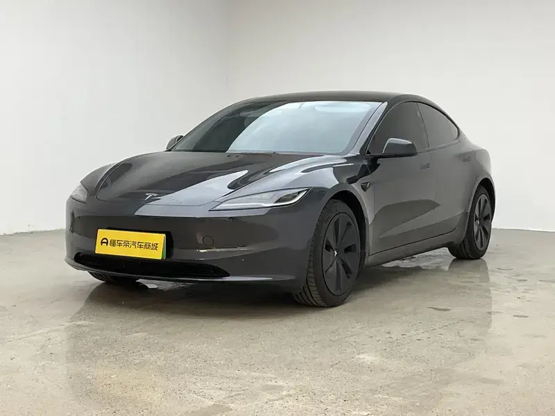 2025 Tesla Model 3 с пробегом 11 900 км