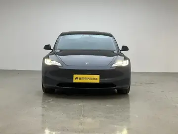 2025 Tesla Model 3 с пробегом 11 900 км