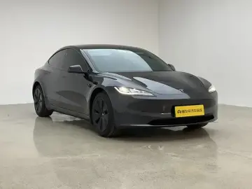 2025 Tesla Model 3 с пробегом 11 900 км