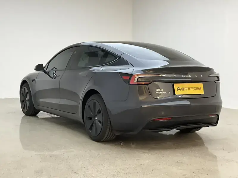 2025 Tesla Model 3 с пробегом 11 900 км