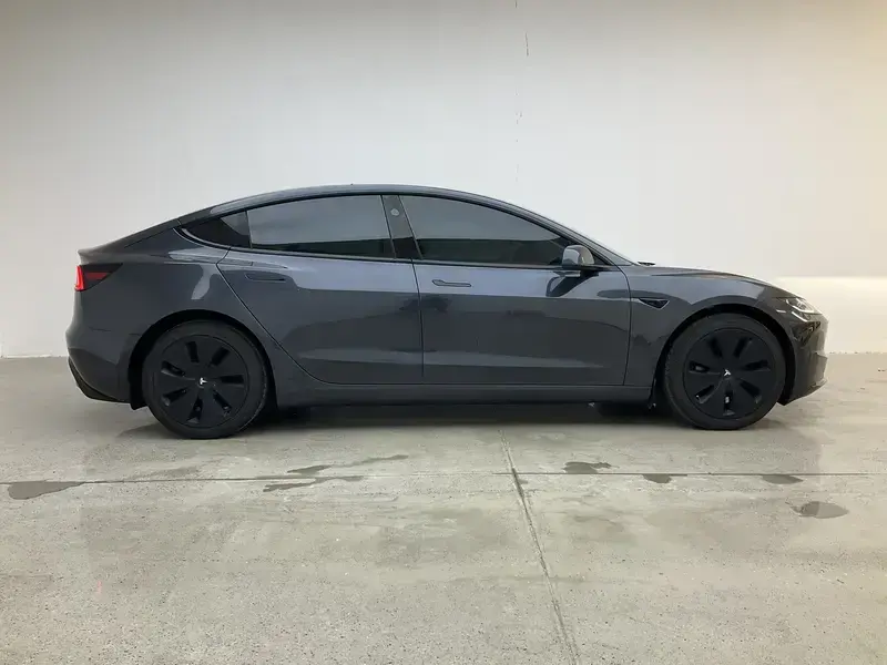 2025 Tesla Model 3 с пробегом 11 900 км