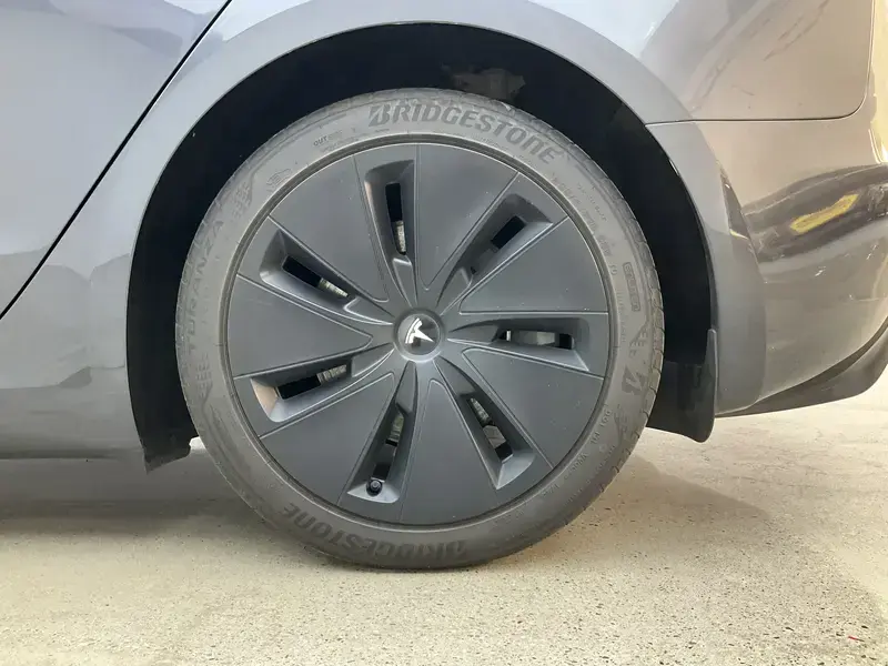 2025 Tesla Model 3 с пробегом 11 900 км