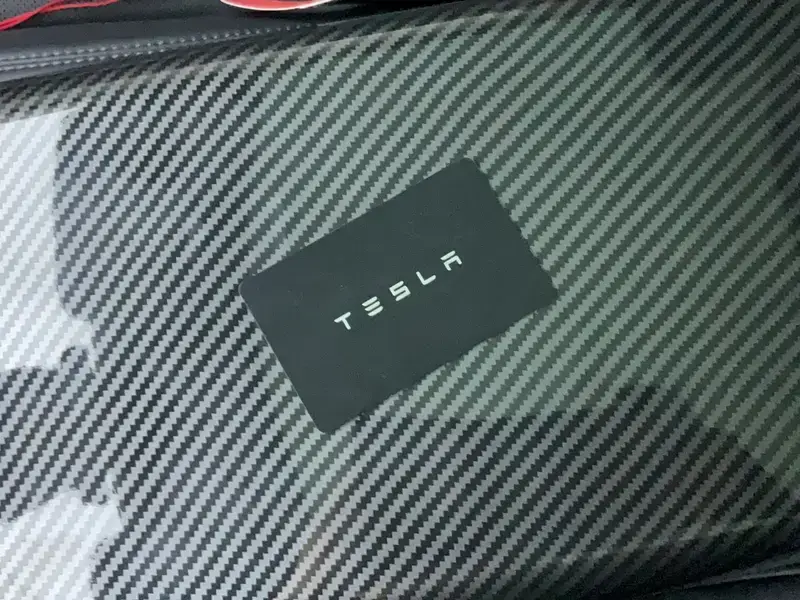 2025 Tesla Model 3 с пробегом 11 900 км