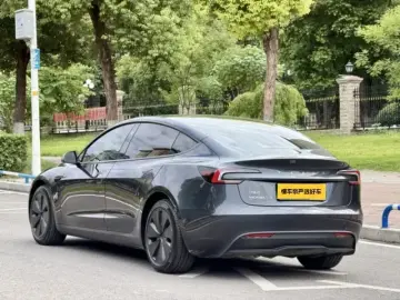 2023 Tesla Model 3 с пробегом 13 100 км