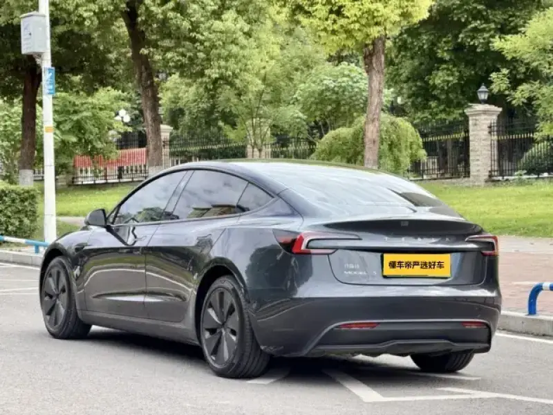 2023 Tesla Model 3 с пробегом 13 100 км