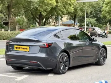 2023 Tesla Model 3 с пробегом 13 100 км