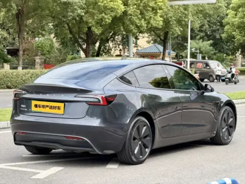 2023 Tesla Model 3 с пробегом 13 100 км