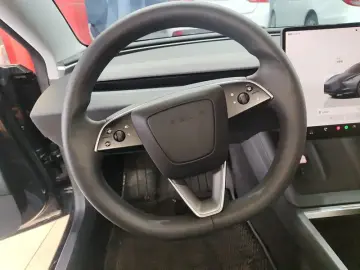 2023 Tesla Model 3 с пробегом 13 100 км