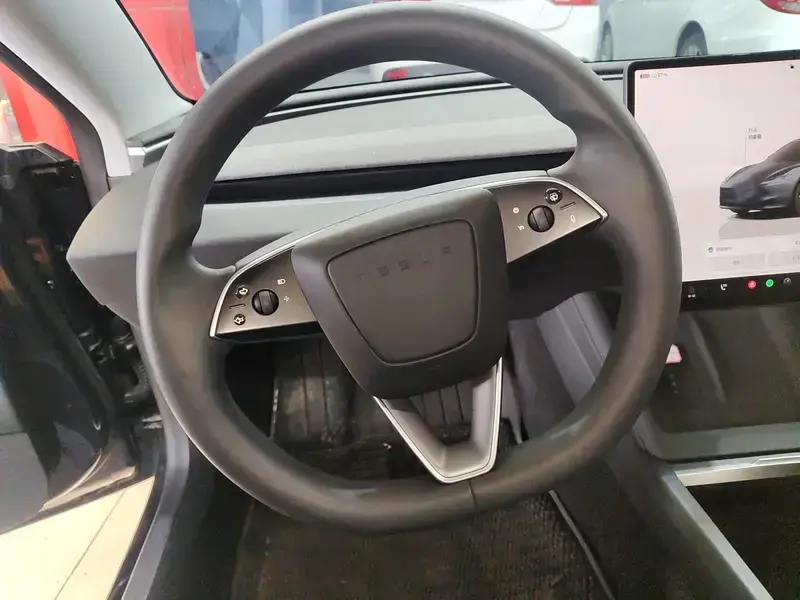 2023 Tesla Model 3 с пробегом 13 100 км