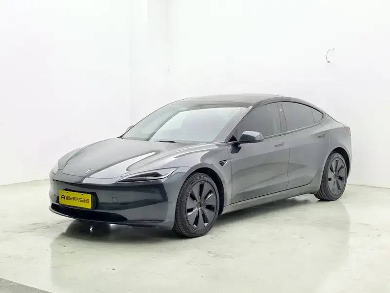 2023 Tesla Model 3 с пробегом 12 600 км