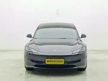 2023 Tesla Model 3 с пробегом 12 600 км