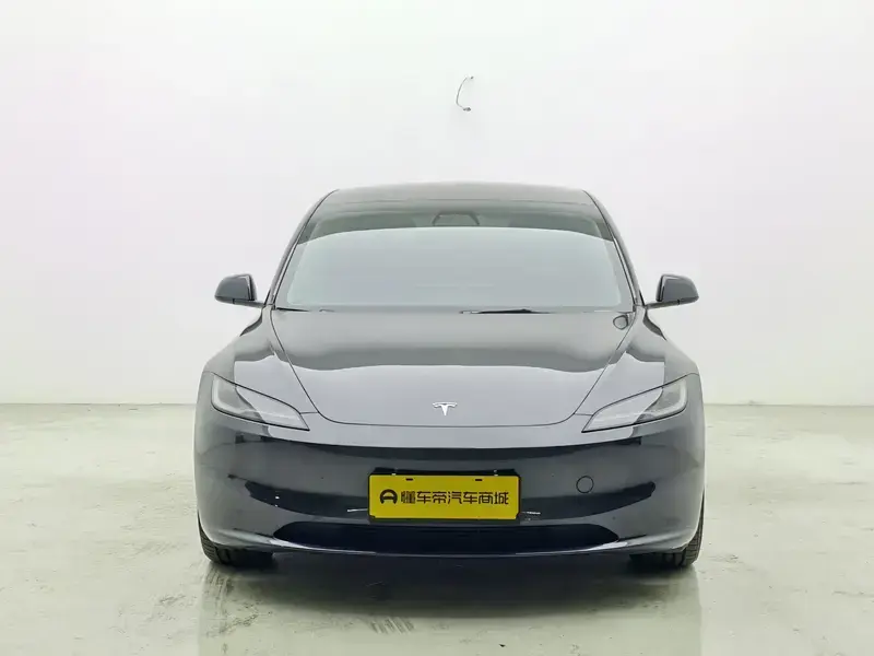 2023 Tesla Model 3 с пробегом 12 600 км