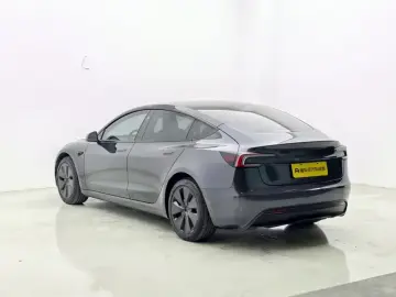 2023 Tesla Model 3 с пробегом 12 600 км