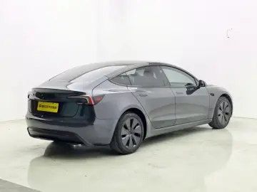 2023 Tesla Model 3 с пробегом 12 600 км