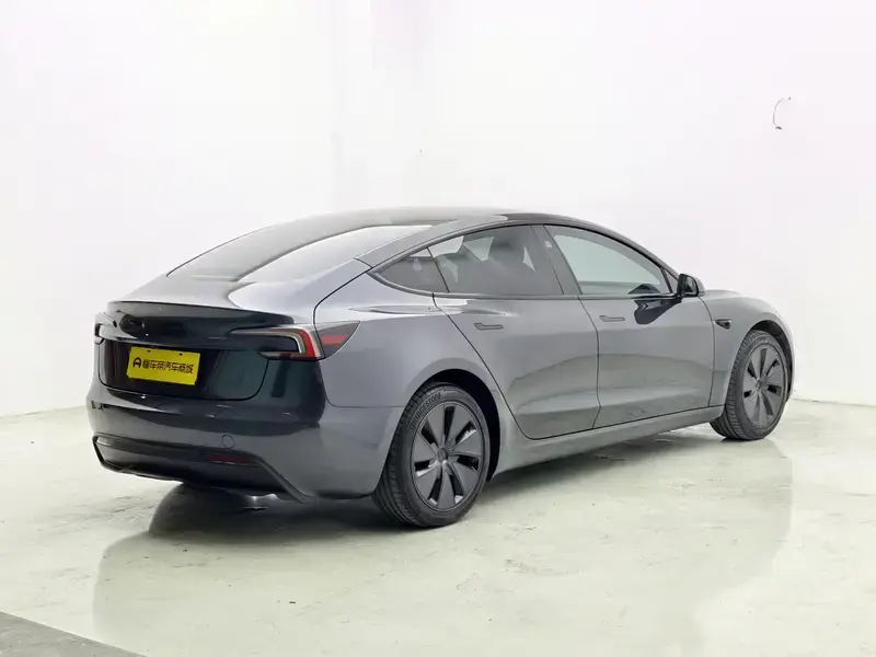 2023 Tesla Model 3 с пробегом 12 600 км