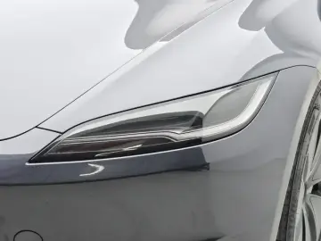 2023 Tesla Model 3 с пробегом 12 600 км