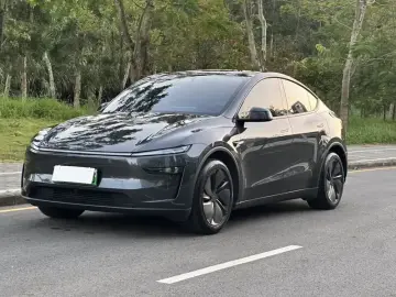 2025 Tesla Model Y с пробегом 13 600 км