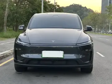 2025 Tesla Model Y с пробегом 13 600 км