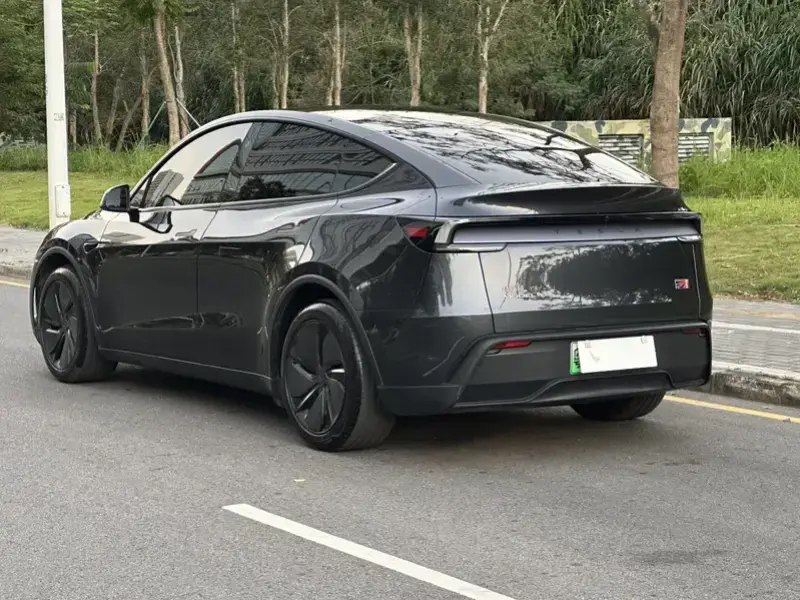 2025 Tesla Model Y с пробегом 13 600 км