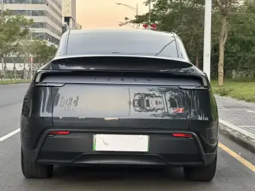 2025 Tesla Model Y с пробегом 13 600 км