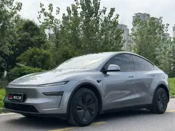 2025 Tesla Model Y с пробегом 48 000 км