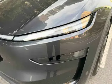 2025 Tesla Model Y с пробегом 27 200 км