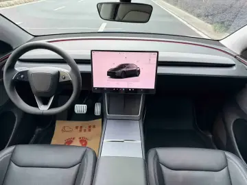 2025 Tesla Model Y с пробегом 27 200 км