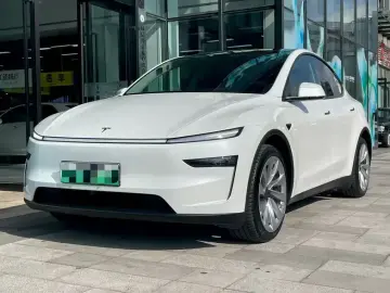 2025 Tesla Model Y с пробегом 34 000 км