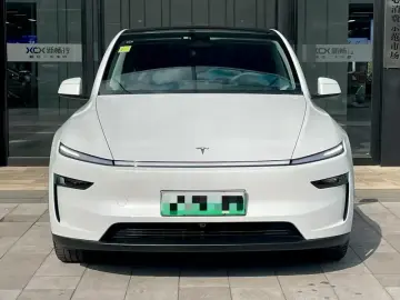 2025 Tesla Model Y с пробегом 34 000 км