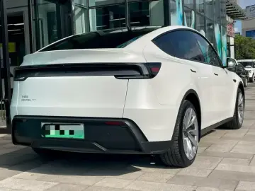 2025 Tesla Model Y с пробегом 34 000 км