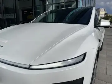 2025 Tesla Model Y с пробегом 34 000 км