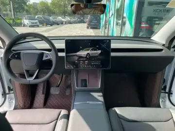 2025 Tesla Model Y с пробегом 34 000 км