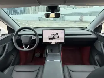 2025 Tesla Model Y с пробегом 8 000 км