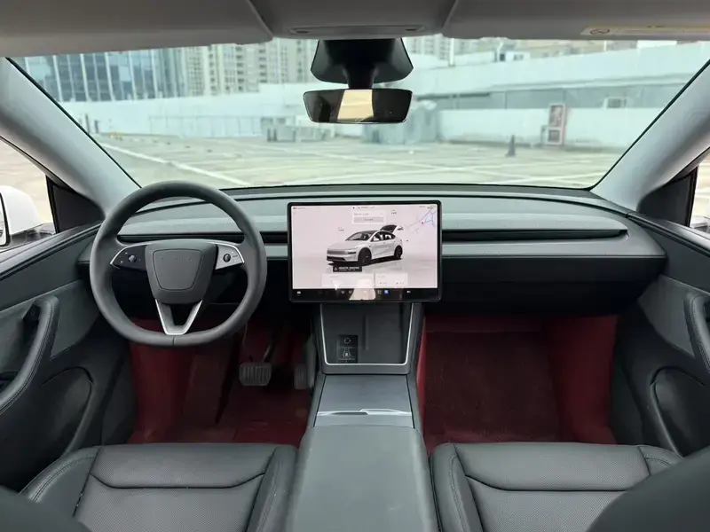 2025 Tesla Model Y с пробегом 8 000 км