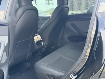 2025 Tesla Model Y с пробегом 8 000 км