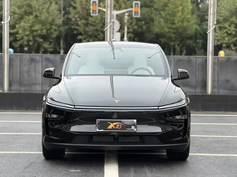 2025 Tesla Model Y с пробегом 22 000 км
